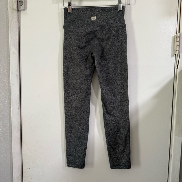Vuori Gray Leggins - Picture 1 of 8